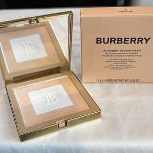 Burberry Beyond Wear Setting Powder in 02 Medium